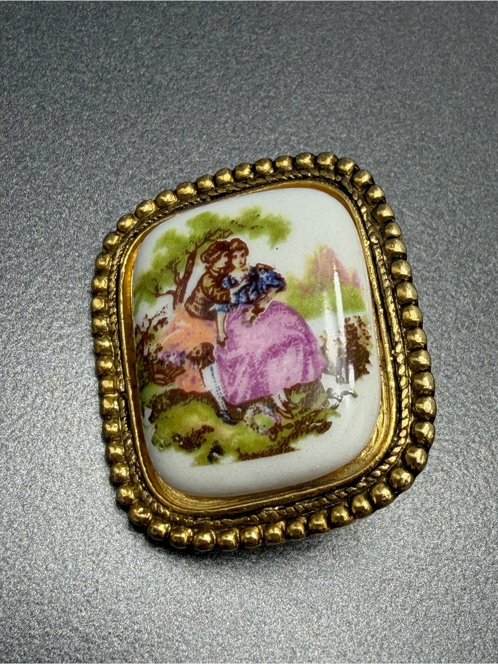 Porcelain Courting Couple Brooch #p12